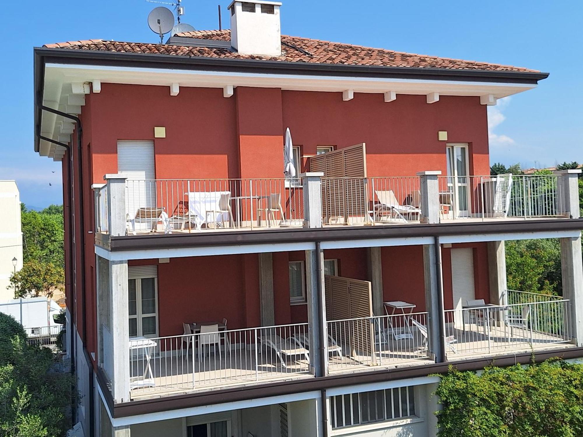Vialeromadodici Rooms & Apartments Lazise Luaran gambar