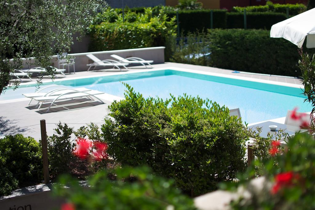 Vialeromadodici Rooms & Apartments Lazise Luaran gambar