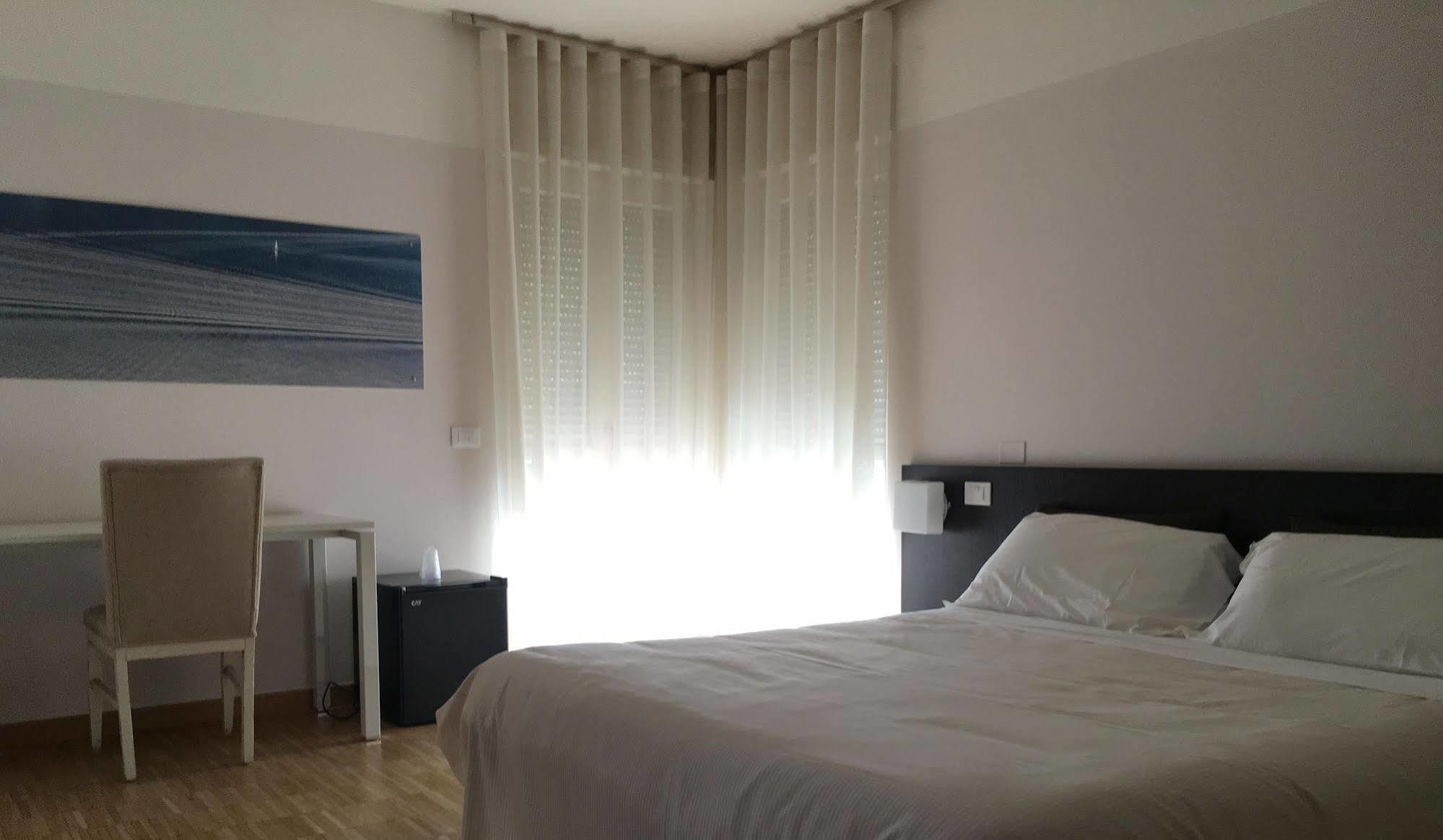 Vialeromadodici Rooms & Apartments Lazise Luaran gambar